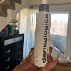 Derma-logical brighting wash gently used